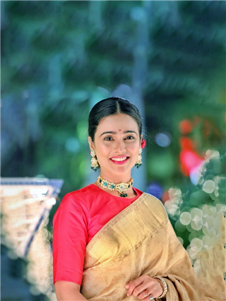 तुझं रुप हे नक्षत्राचं जणू बहरल्या रानाचं... - Marathi News | तुझं रुप हे नक्षत्राचं जणू बहरल्या रानाचं... | Latest Photos at Lokmat.com