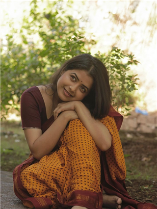 सादगी तो हमारी जरा देखिये... - Marathi News | सादगी तो हमारी जरा देखिये... | Latest Photos at Lokmat.com