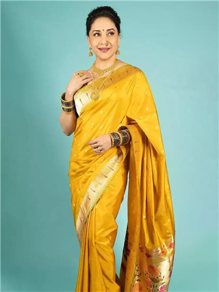 गुढीपाडव्याला करा माधुरी दीक्षितसारखा सुंदर मराठी लूक - Marathi News | गुढीपाडव्याला करा माधुरी दीक्षितसारखा सुंदर मराठी लूक | Latest Photos at Lokmat.com