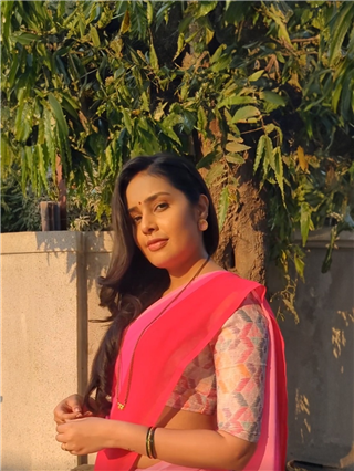 'गुलाबो, जरा इत्र गिरा दो...' - Marathi News | 'गुलाबो, जरा इत्र गिरा दो...' | Latest Photos at Lokmat.com