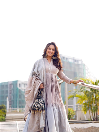 तुम को देखा तो ये खयाल आया.. - Marathi News | तुम को देखा तो ये खयाल आया.. | Latest Photos at Lokmat.com
