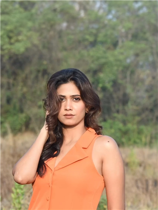 तेरी आँखों की नमकीन मस्तियाँ... - Marathi News | तेरी आँखों की नमकीन मस्तियाँ... | Latest Photos at Lokmat.com